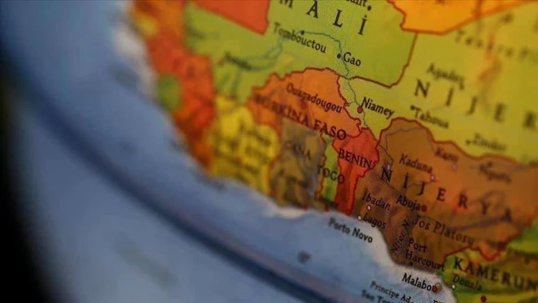 Benin Hakkında Bilgiler; Benin Bayrağı Anlamı, 2025 Nüfusu, Başkenti, Para Birimi Ve Saat Farkı