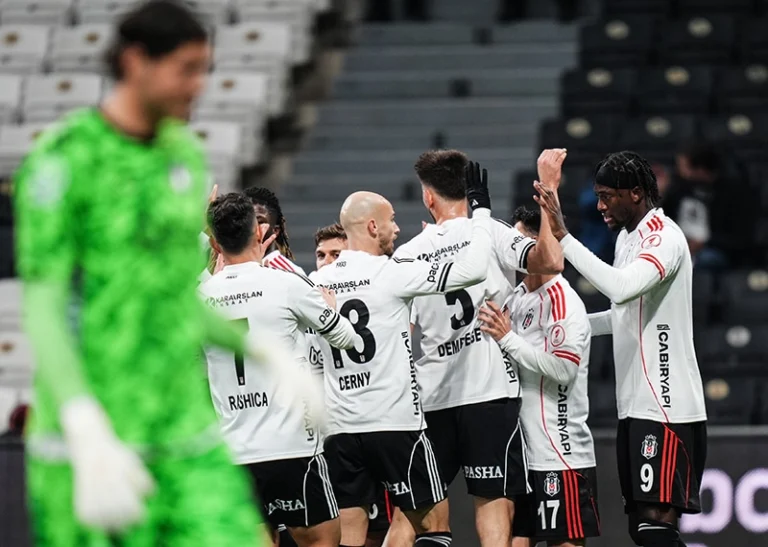 Beşiktaş, yenilmezlik serisini 10 maça çıkarmak için Eyüpspor deplasmanında