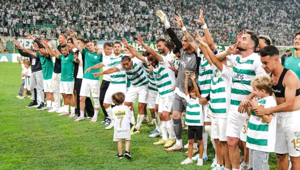 Bursaspor geriden geldi, şampiyon oldu! 2. Lig’e adını yazdırdı