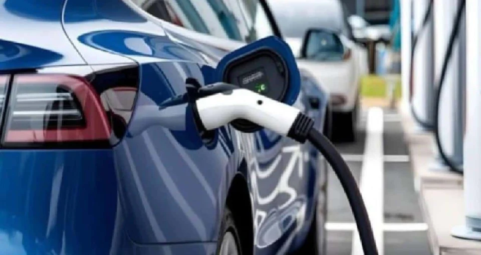 BYD Satışlarında Sert Düşüş: Çin Elektrikli Araç Pazarında Liderlik Mücadelesi Kızışıyor
