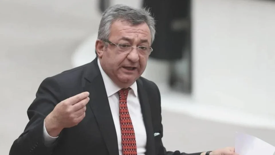 CHP Genel Merkezi’nin tahliyesi için emniyete talimat verildi, milletvekilleri kurultay çağrısı yaptı