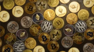 Crypto Market Update: Bitcoin and Altcoins Show Mixed Performance