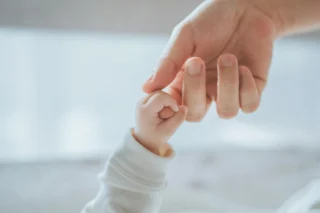 Doğum İzni 24 Haftaya Çıkıyor mu? Meclis Görüşmeleri ve Yeni Düzenleme Detayları