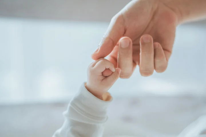 Doğum İzni 24 Haftaya Çıkıyor mu? Meclis Görüşmeleri ve Yeni Düzenleme Detayları