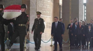 Dursun Özbek ve Galatasaray Heyeti Anıtkabir’i Ziyaret Etti