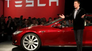 Elon Musk, Tesla’nın CEO’su Olarak Görevine Devam Edecek