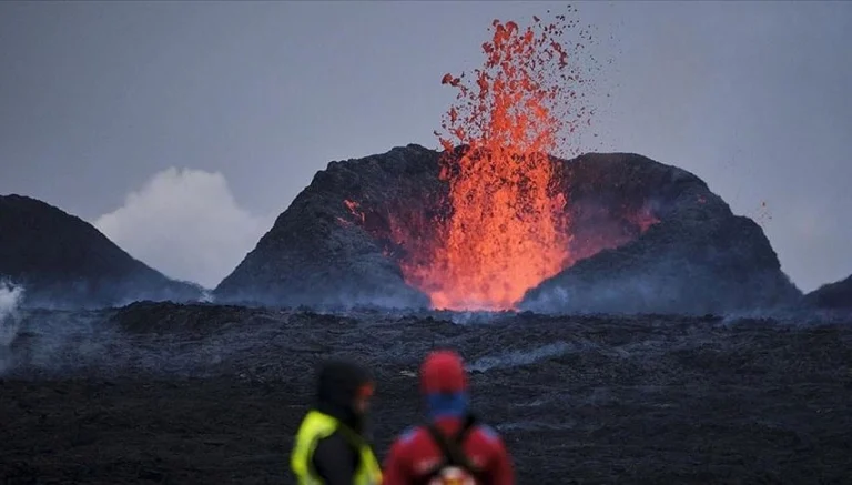 Evacuation of Blue Lagoon Amid Seismic Activity in Iceland