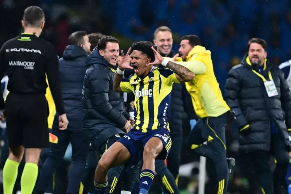 Fenerbahçe Galatasaray’ı Mağlup Ederek Süper Kupa Zaferine Ulaştı