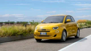 Fiat 500 Beklenmedik Şekilde Yeniden Benzinli Versiyonuyla Yollarda