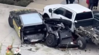 Frisco’da Şaşırtan Kaza: Tesla Cybertruck İkiye Bölündü