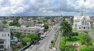 Guyana Bayrağı, Nüfusu, Dili ve Ekonomisi Hakkında Bilgiler