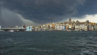 İstanbul’da hafta sonu boyunca gök gürültülü sağanak yağış etkili olacak