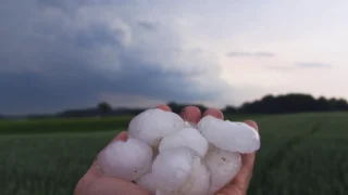 İsviçre’de dolu fırtınası sonrası 11 binden fazla araç hasarı bildirildi