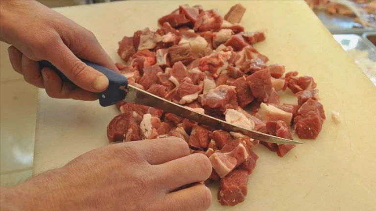 Kurban Eti Nasıl Dağıtılır, Kimlere Verilir, Kimlere Verilmez?