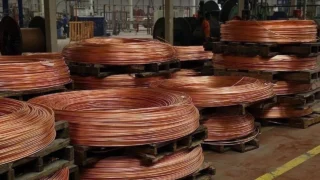 Londra Metal Borsasında Bakır Stokları 20 Yılın Zirvesinde: Fiyatlar Geriledi