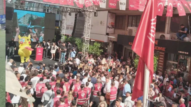 Manisa’da Özgür Özel’e destek mitingi
