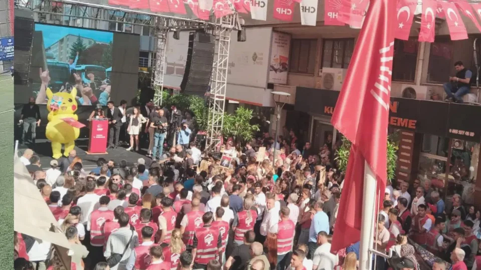 Manisa’da Özgür Özel’e destek mitingi