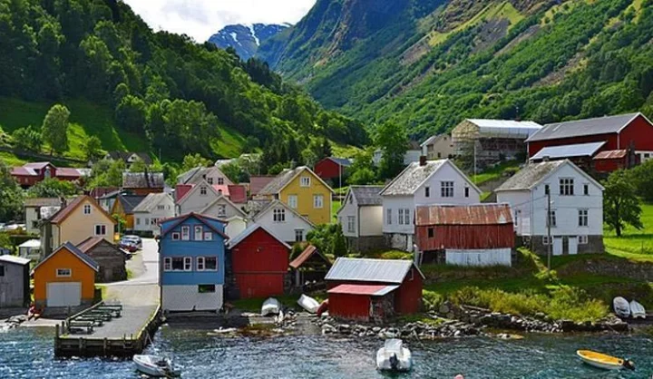 Norveç Bayrağı Anlamı, 2026 Nüfusu, Başkent, Para Birimi ve Saat Farkı