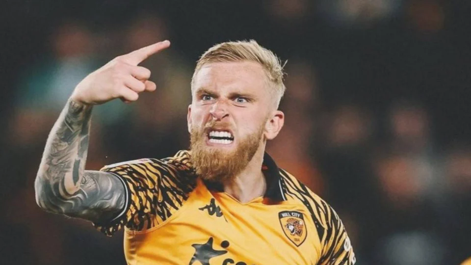 Oliver McBurnie, 4 Haziran 1996 doğumlu, Leeds doğumlu bir forvet olup Hull City forması giymektedir