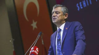 Özgür Özel, polis baskını sonrası parti iradesinin yalnızca kurultay delegeleriyle belirleneceğini ve mücadelenin meydanlarda süreceğini söyledi