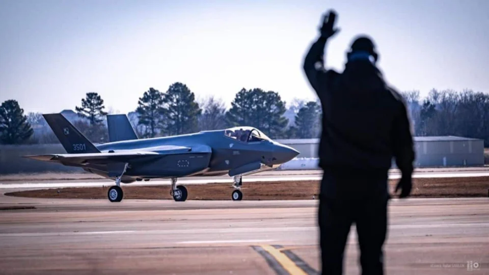 Poland and NATO Respond to Russian Airstrikes Near Ukraine Border