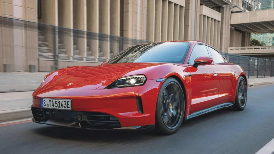 Porsche Taycan’a E-Shift, yeni lastikler ve gelişmiş bilgi-eğlence sistemi