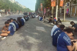 PSG taraftarları Şanzelize’de Şampiyonlar Ligi finalini telefonlarından takip etti