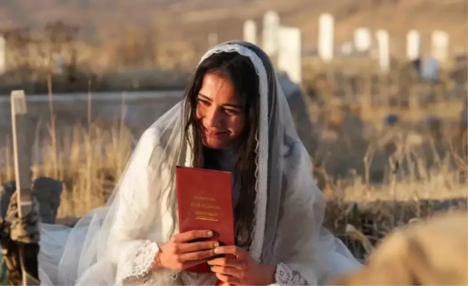 Sevdiğim Sensin Dizisindeki Dicle Karakteri ve Helin Kandemir Hakkında Bilgiler