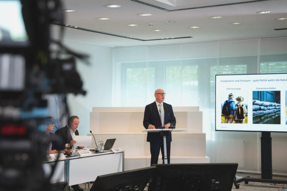 Signal Iduna CEO’su Torsten Uhlig sosyal güvenlik, emeklilik reformu ve 2030 verimlilik hedeflerini açıkladı