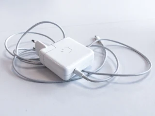 Akilli telefon icin manyetik kablosuz sarj teknolojisi