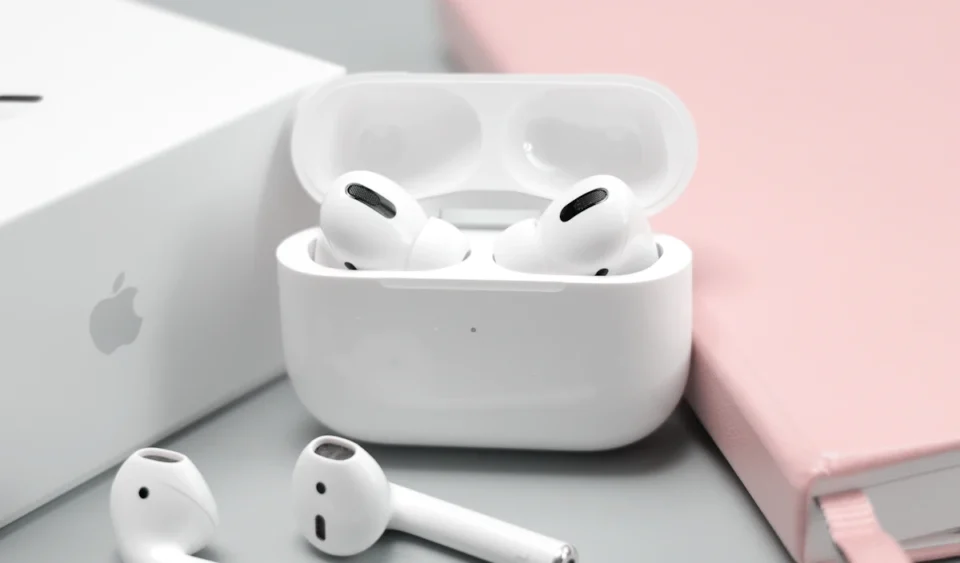 Bluetooth 6.0 ve kablosuz cihaz bağlantısını temsil eden teknoloji görseli