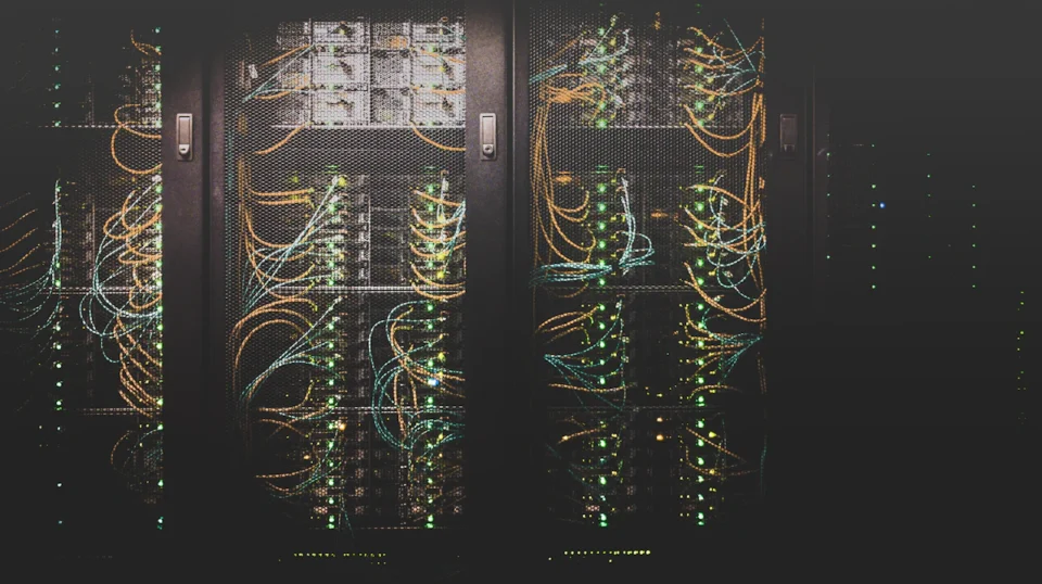 Wi-Fi HaLow ve uzun menzilli IoT kablosuz agini temsil eden teknoloji gorseli
