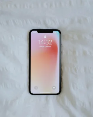 Android telefonda islem sistemi yanit vermiyor hatasini temsil eden akilli telefon