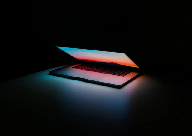 Windows UNEXPECTED_KERNEL_MODE_TRAP 0x7F mavi ekran hatasini temsil eden dizustu bilgisayar