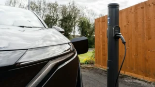 Elektrikli otomobil şarj istasyonunda 2026 en uygun elektrikli araç rehberi