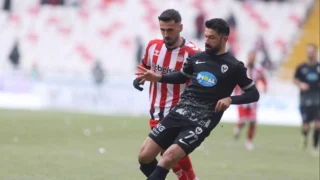 Sivasspor-Amedspor maçında ofsayt tartışması ve hakem istifası
