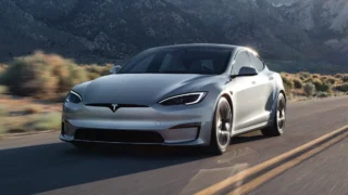 Tesla, Çin’de iki ithal modelin satışını durdurdu