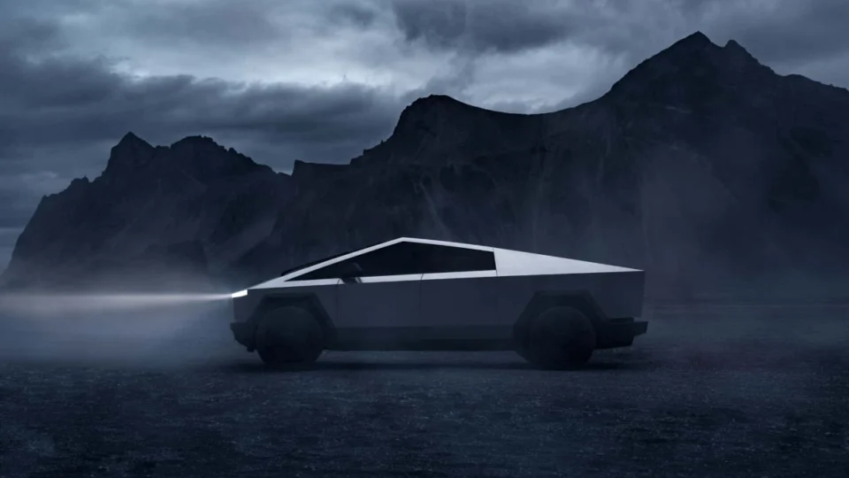 Tesla Cybertruck, Amerika’nın En Güvenli Otomobilleri Arasında Yerini Aldı
