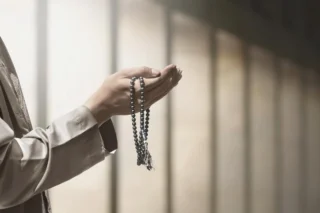 Teşrik tekbirleri arefe sabah namazında başlar, bayramın 4. günü ikindi namazında biter