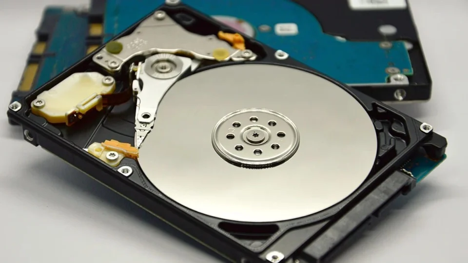 The Role of Hard Drives in Modern Data Centers and Their Impact on Carbon Emissions