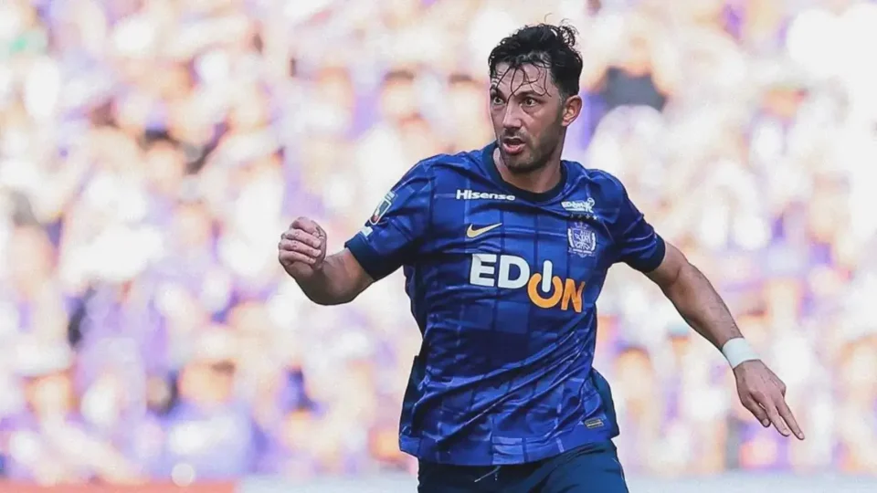 Tolgay Arslan kimdir, hangi takımlarda oynadı ve neden futbolu bıraktı?