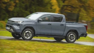 Toyota Hilux 9. Nesil Türkiye’ye Geliyor: Hibrit Motor, Premium Kabin ve Yeni Güvenlik Teknolojileri