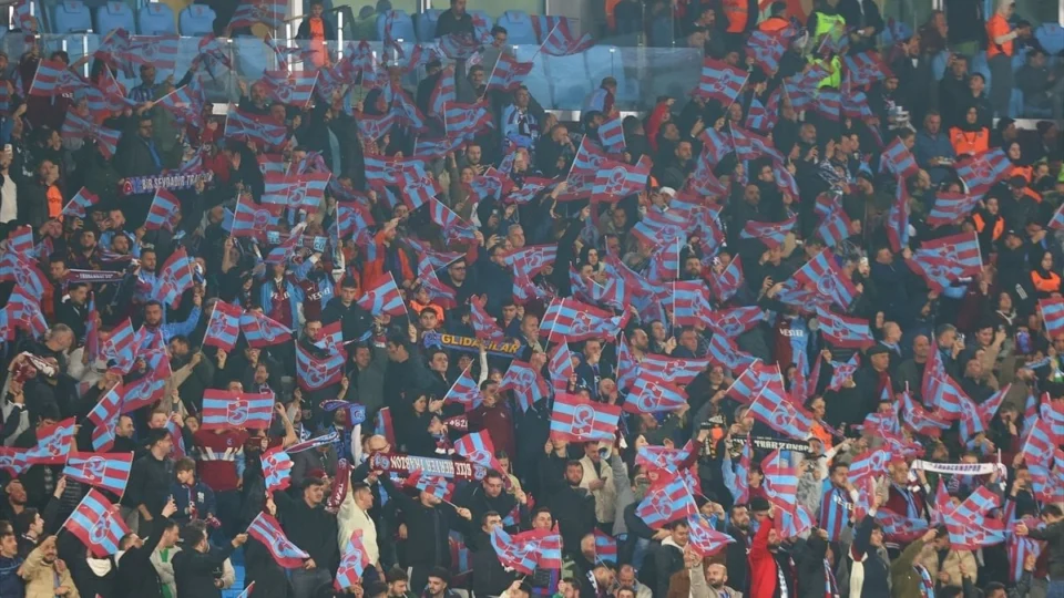 Trabzonspor Tribünlerinden Maç Sonu İstifa Çağrıları
