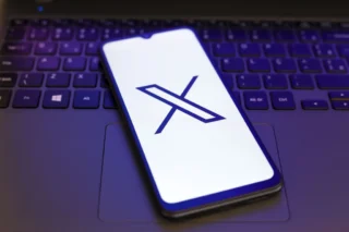 X, Yapay Zekâ İçeriklerini Otomatik Olarak Etiketlemeye Başladı