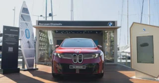 Yeni BMW iX3, 15 Eylül’e kadar Yalıkavak Marina’daki BMW standında sergilenecek ve test sürüşü yapılabilecek