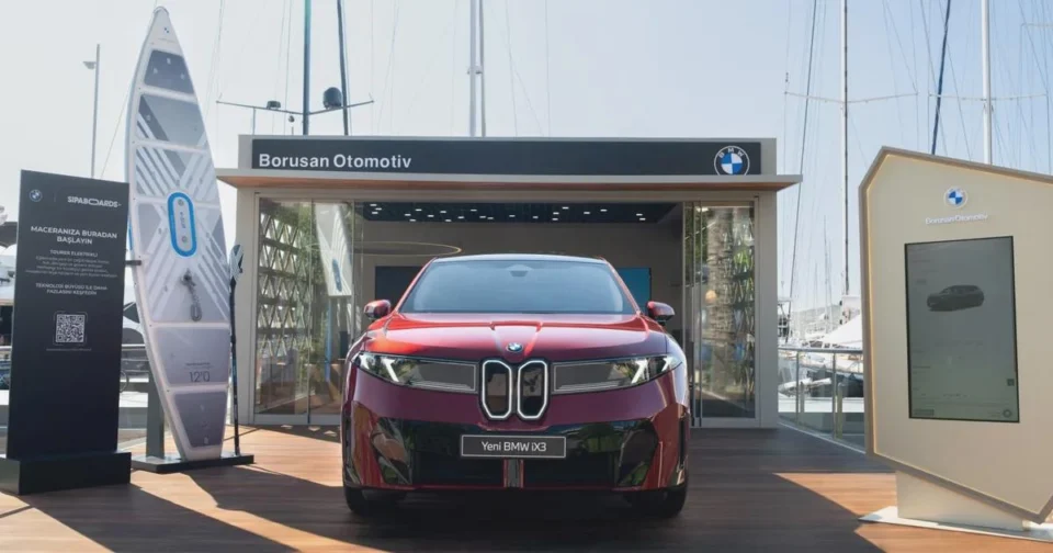 Yeni BMW iX3, 15 Eylül’e kadar Yalıkavak Marina’daki BMW standında sergilenecek ve test sürüşü yapılabilecek