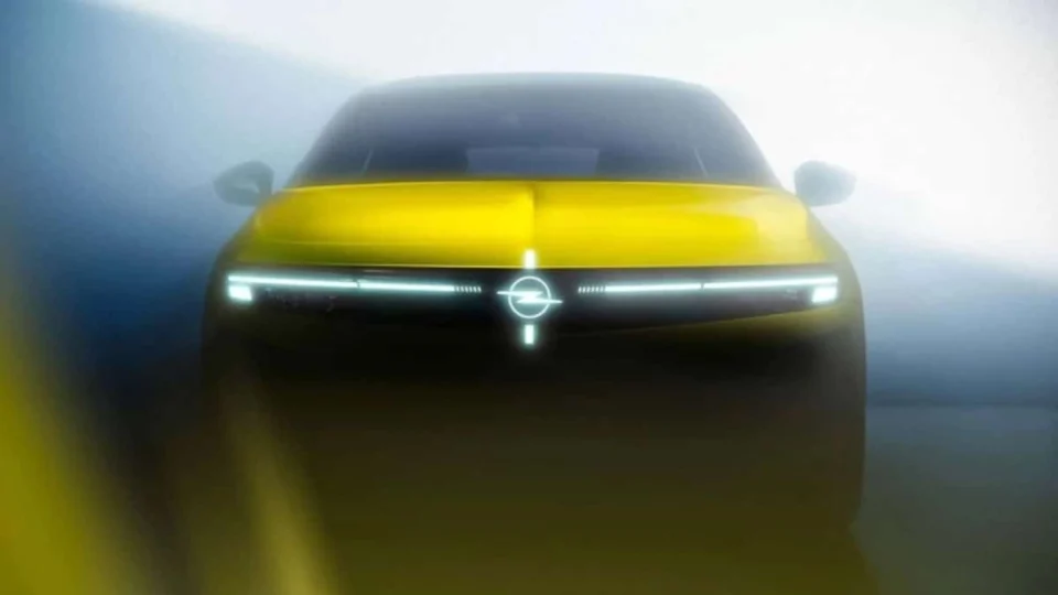 Yeni Nesil Opel Astra: Aydınlatmalı Logo ve Gelişmiş Alman Tasarımıyla Sahneye Çıkıyor