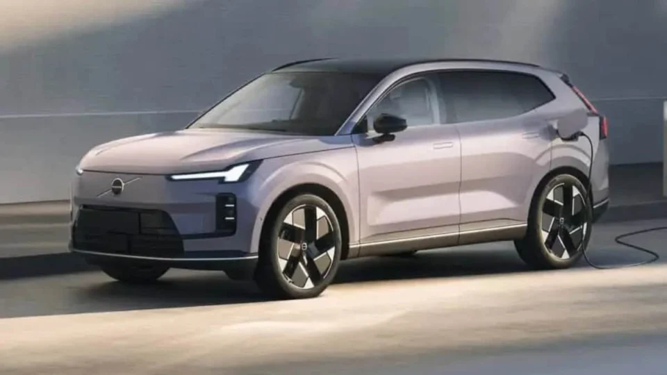 Yeni Volvo XC70 SUV Avrupa Yolunda: Hibrit Teknolojisi ve 1200 km Menzil