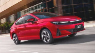 Yenilenen Honda City Hindistan’da tanıtıldı: güncel tasarım, 10,1 inç ekran ve benzinli ile hibrit motor seçenekleri